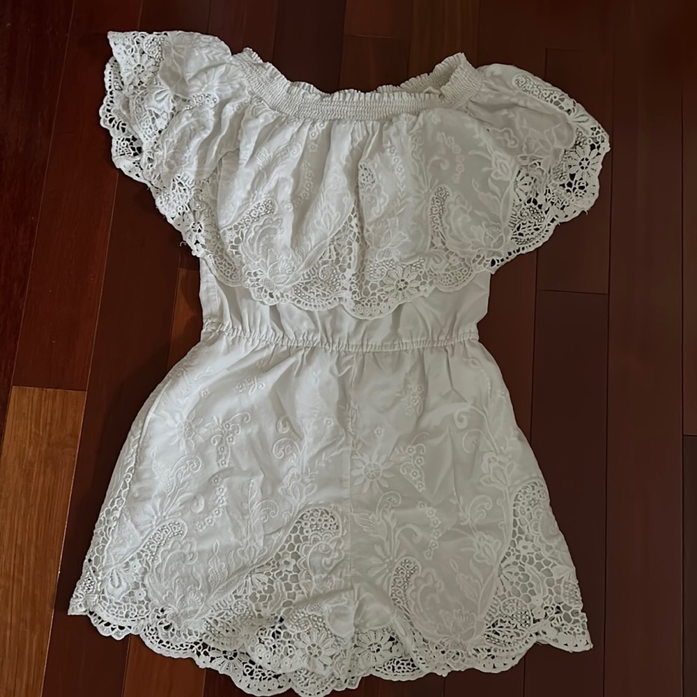 White romper, fully lined. Size XS. Like brand new.